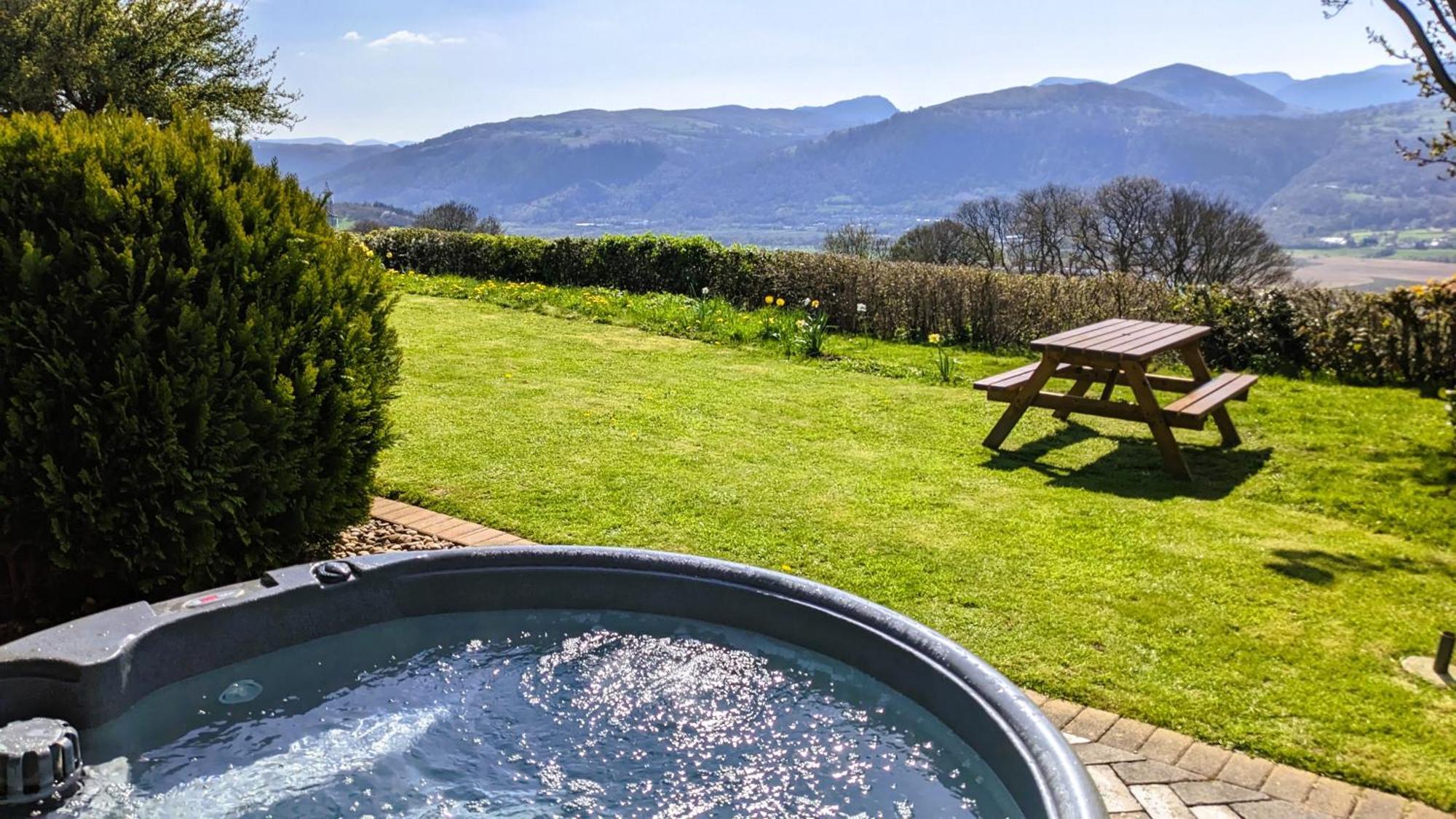 Laurel - Pet-Friendly Cottage With Indoor Pool, Hot Tub & Panoramic Snowdonia Views Colwyn Bay Εξωτερικό φωτογραφία